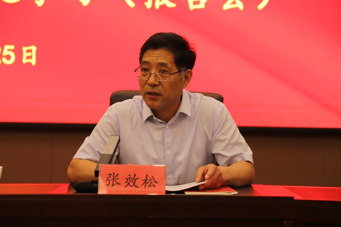 党委副书记、院长张效松主持报告会.JPG 党委副书记、院长张效松主持报告会.JPG