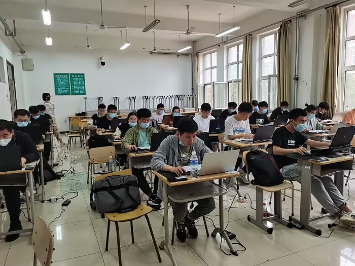 大赛照片 学生.jpg